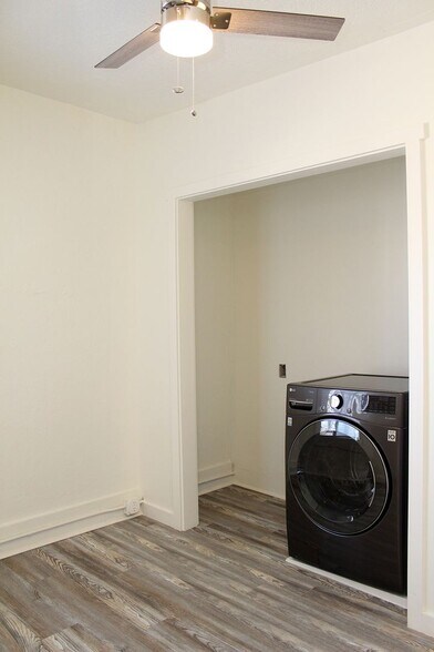 Building Photo - 843 N Knott St