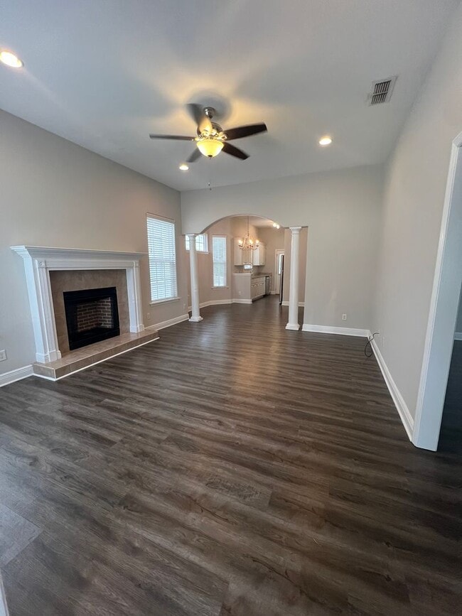 Building Photo - Charming 3/2 Home in Great Neighborhood