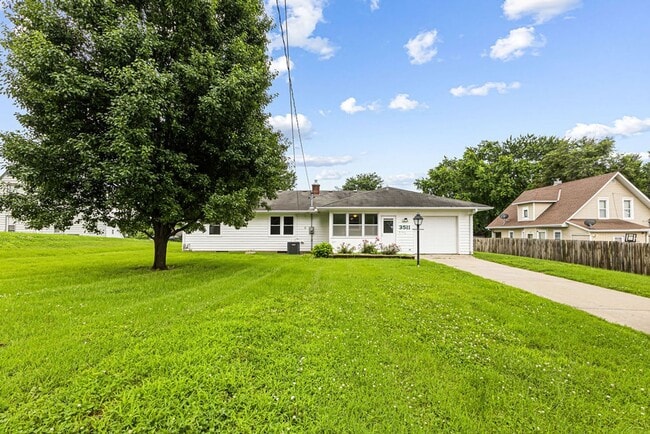 Building Photo - Remodeled 3-bedroom, 1-bath ranch with Attached Garage & Full Basement