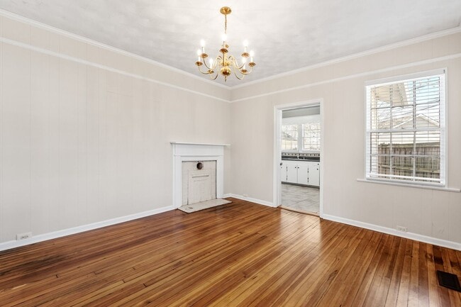 Building Photo - ELECTRICITY INCLUDED on this Renovated 2 B...