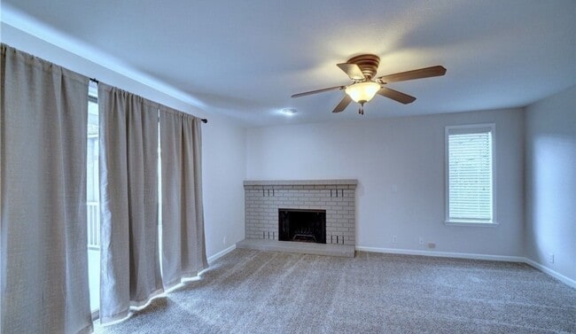 Building Photo - Charming 2 BR 2 Ba Apartment/Condo