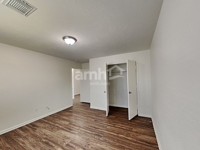 Building Photo - 4407 Crossvine Ave