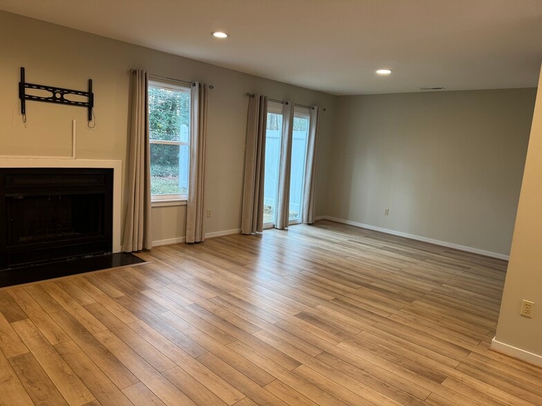 Living Dinning Room - 1306 Sycamore Square Dr