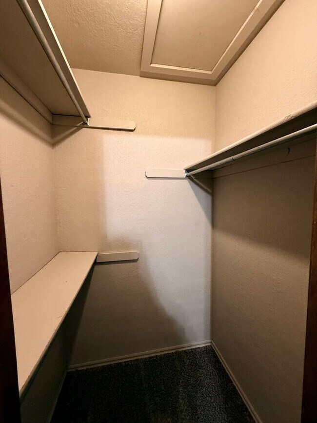 Building Photo - Spacious 3 bed, 2.5 Bath 2-story Home in South Okc