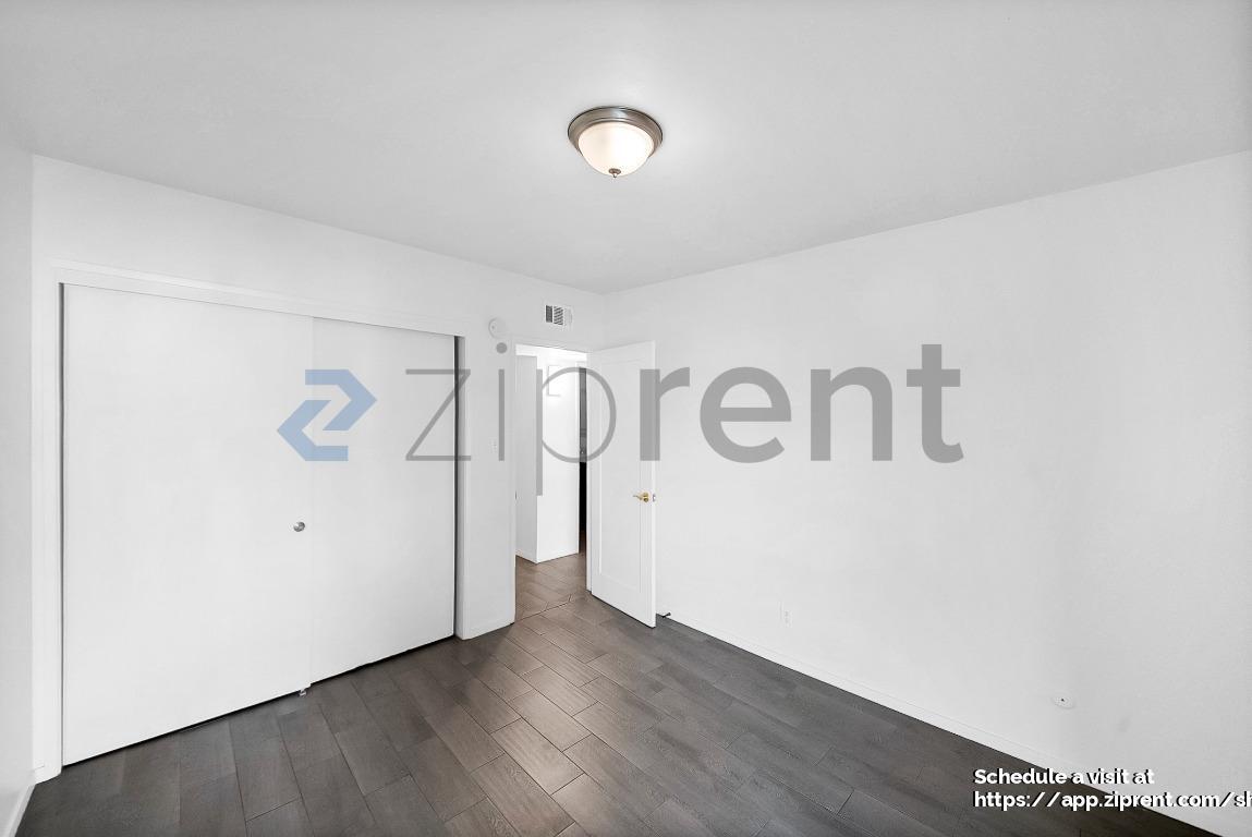 Building Photo - 5301 Demaret Ave