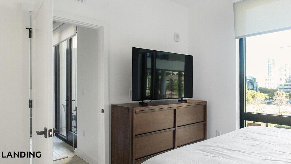 Building Photo - 1007 S Mint St