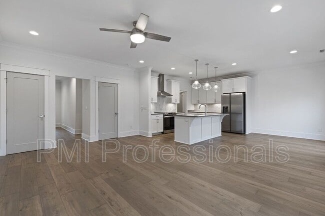 Building Photo - 225 S Bilbro Ave