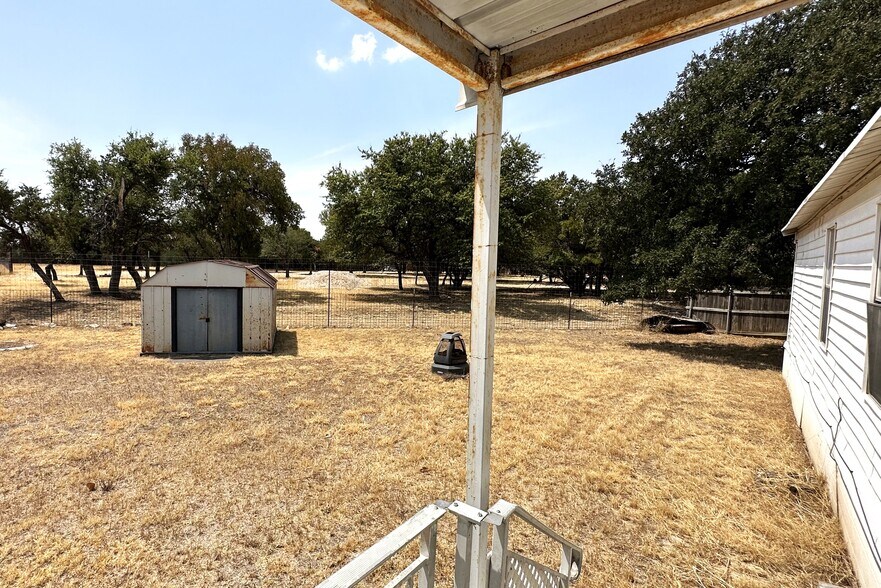 Building Photo - 914 FM 2808