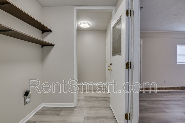 Building Photo - 250 Almon Ct