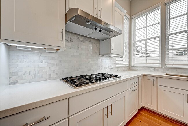 Building Photo - 2234 Lou Ellen Ln