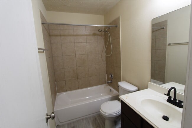 Building Photo - 5707 Saluda Creek Ln