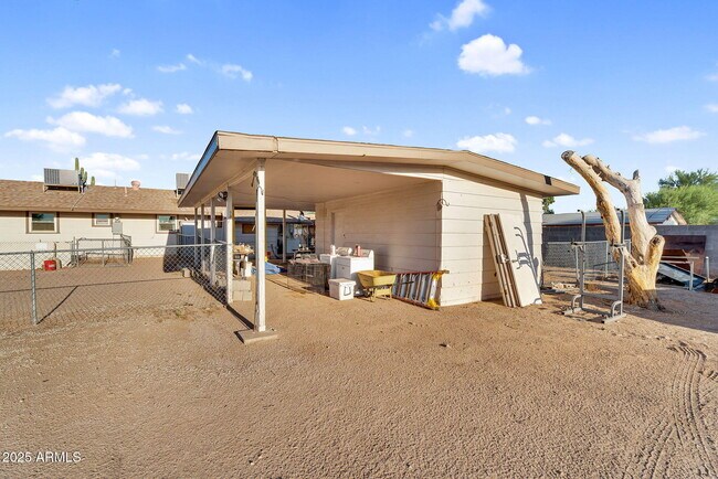 Building Photo - 170 S Grand Dr