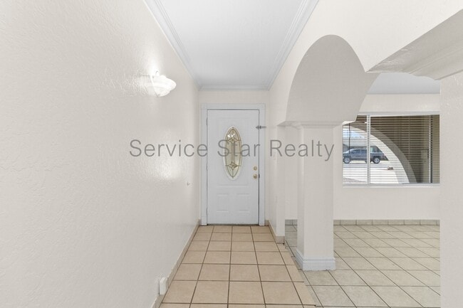 Building Photo - 3812 W Loma Ln