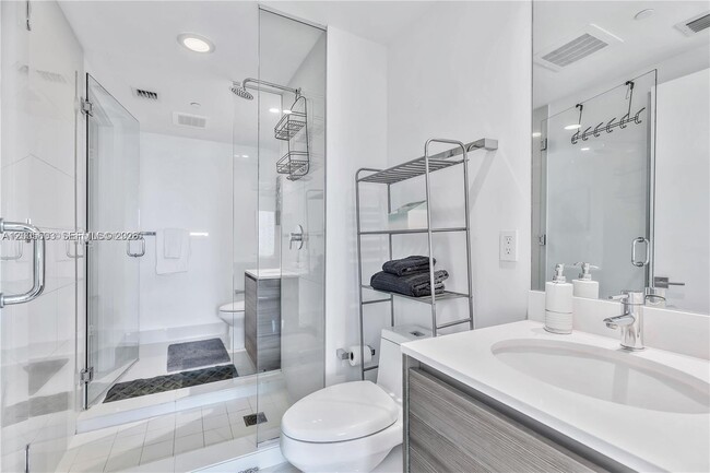 Building Photo - 121 NE 34th St