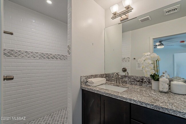 Building Photo - Beautifully Remodeled Three Bedroom Two Ba...