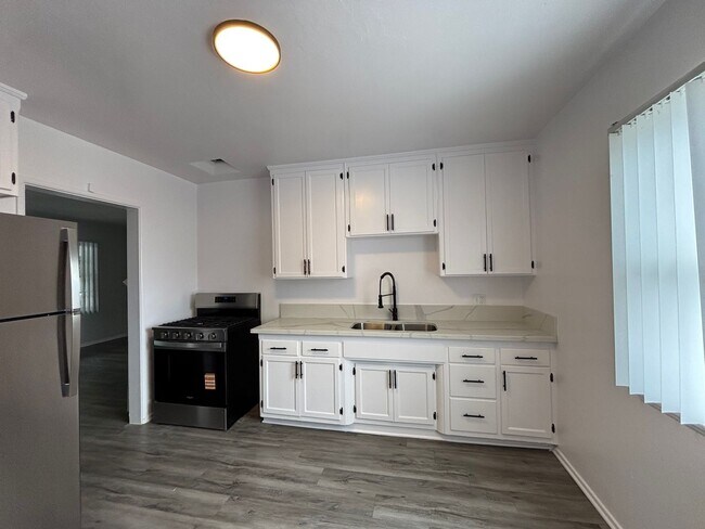 Interior Photo - 7056 Lanewood Ave