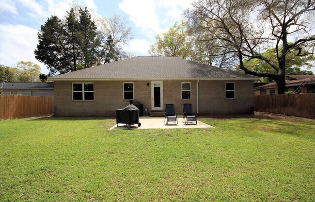 Building Photo - Newer Home in Valparaiso
