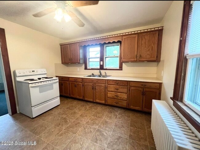Building Photo - 654 Feura Bush Rd