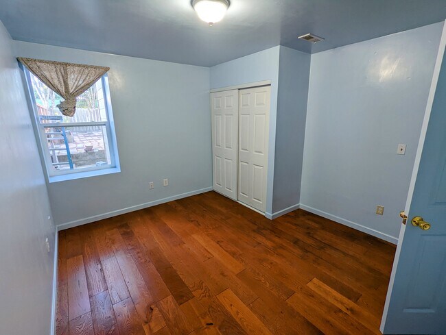 Bedroom 5 (downstairs) - 2337 Vicente St