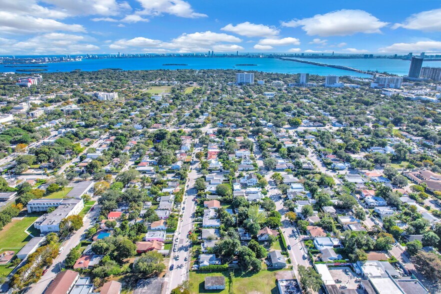 Building Photo - 135 NW 48th Ct