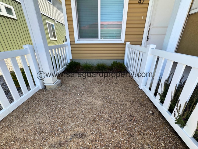 Building Photo - Beautiful Townhome in Saratoga Springs