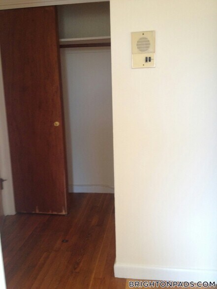 Building Photo - 160 N Beacon St