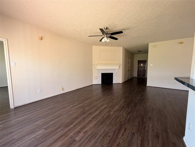 Building Photo - 13423 Agarita Ln