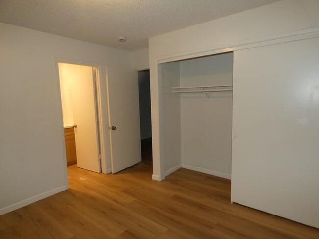 Building Photo - One Bedroom Apartment in Santa Maria