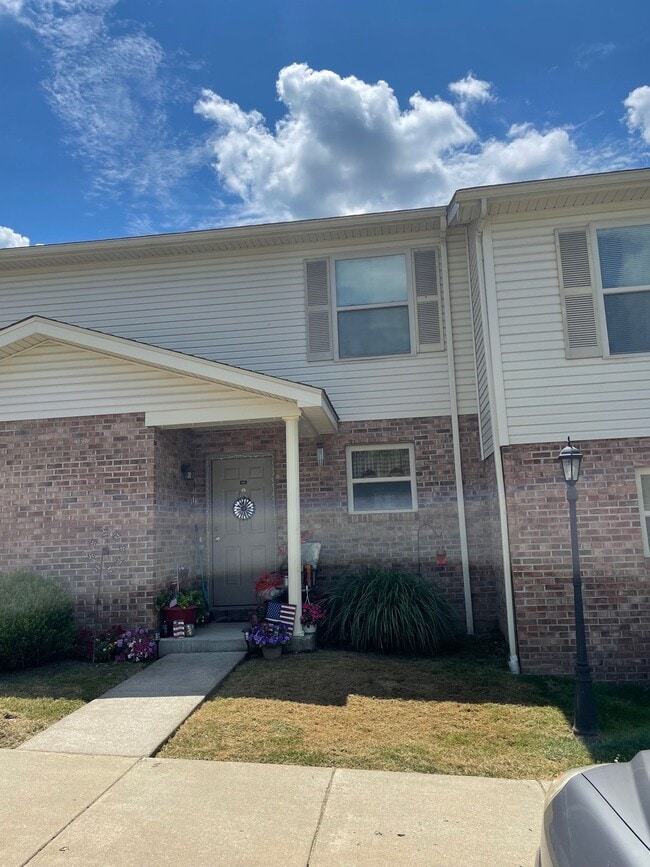 Building Photo - Holly View 3BR 60%