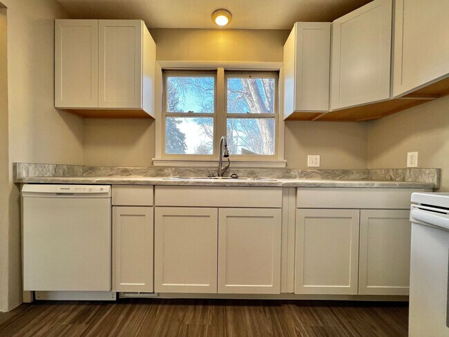 Building Photo - Ranch-Style 3 Bed, 1.5 Bath Home Near Avery Park in Fort Collins