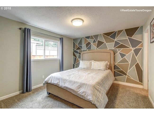 Building Photo - Spacious 4-Bedroom Home with Multiple Livi...
