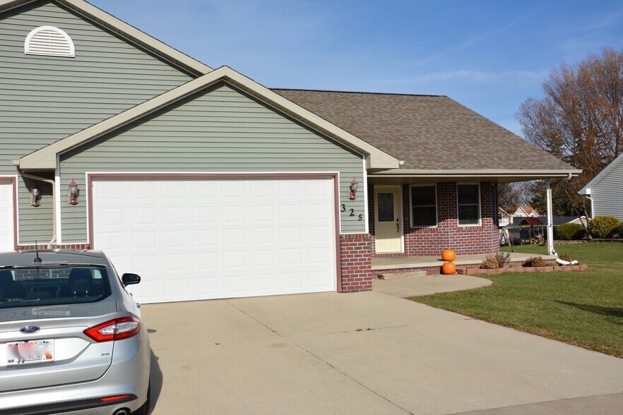 Primary Photo - 325 Cordy Lane