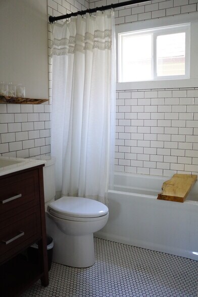 Building Photo - 10010 Burton Ave