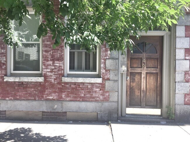 Building Photo - 142-146-146 Everett St