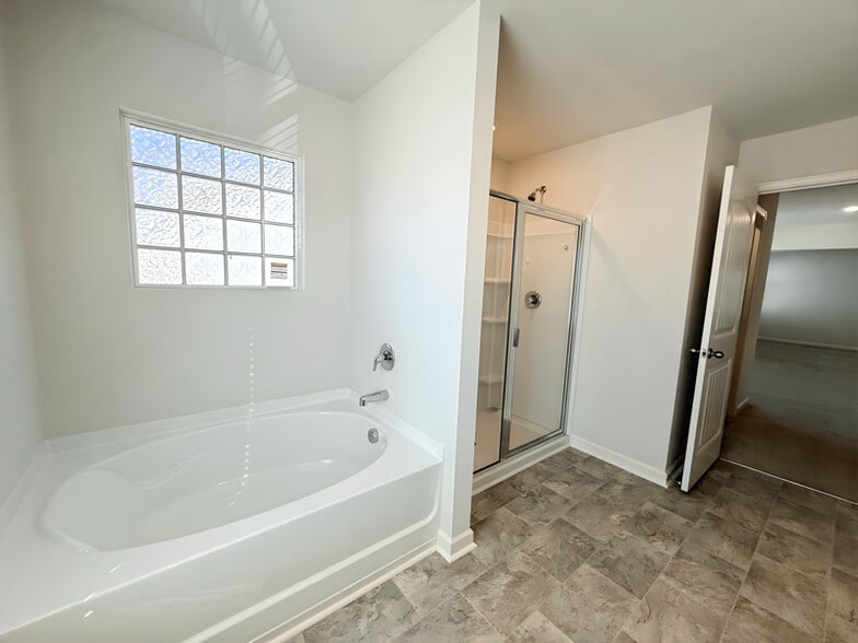 Building Photo - 622 Brookfield Dr
