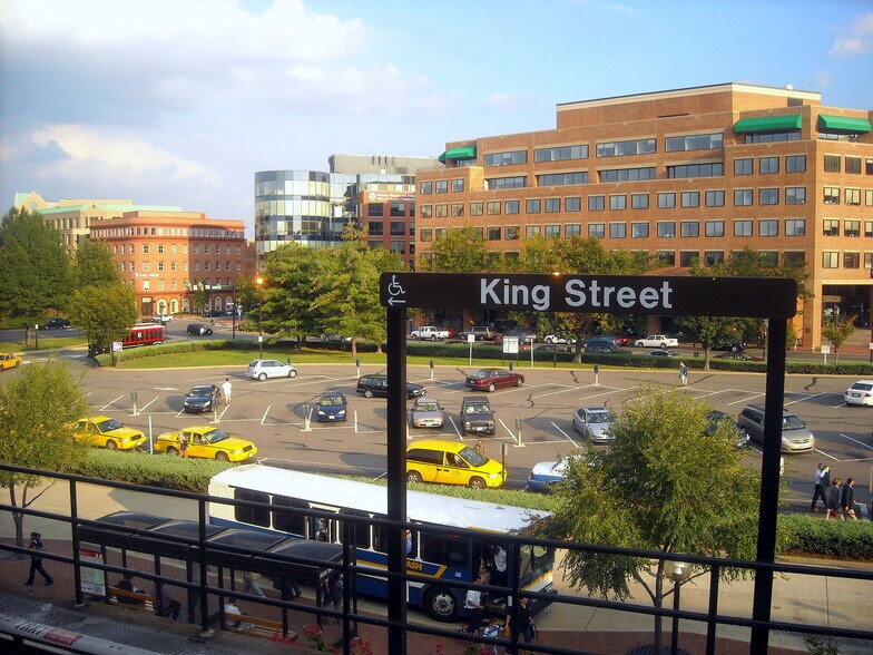 Building Photo - 309 Holland Ln