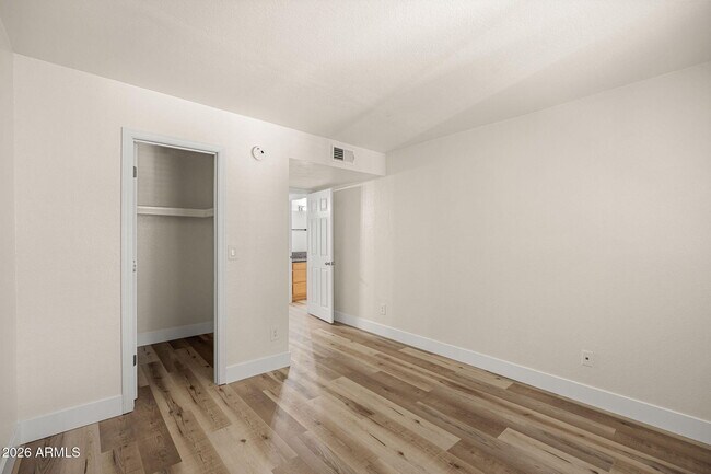 Building Photo - 740 W Elm St