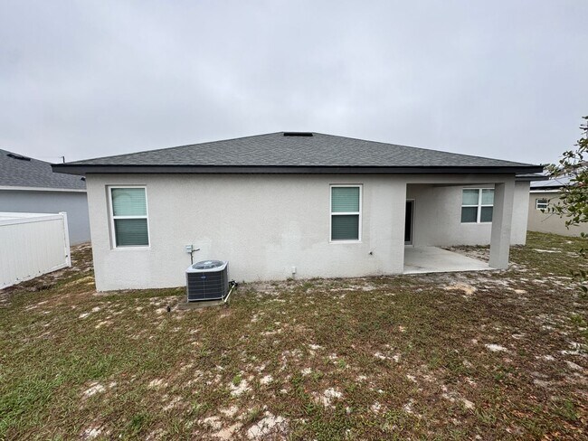 Building Photo - INCREDIBLE 4 Bedroom, 2 Bathroom Home in Poinciana!