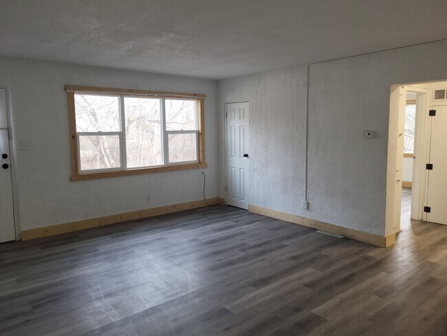 Building Photo - 244 Westwood Rd