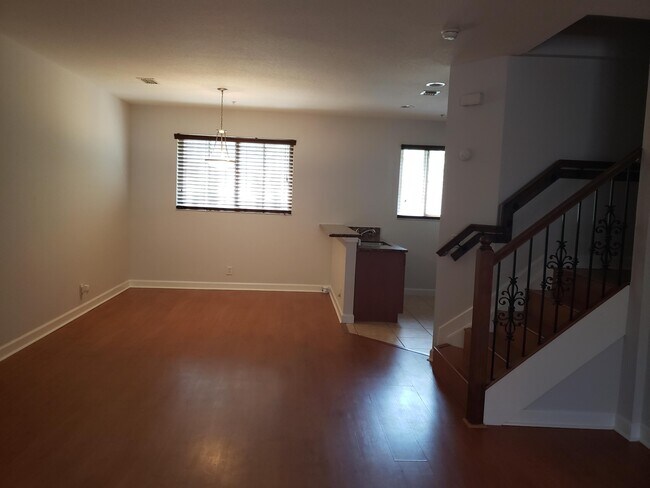 Building Photo - 325 Bayfront Dr