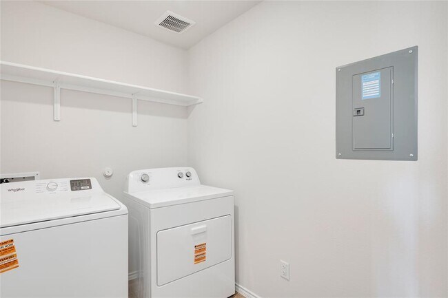 Building Photo - 400 Hodges St