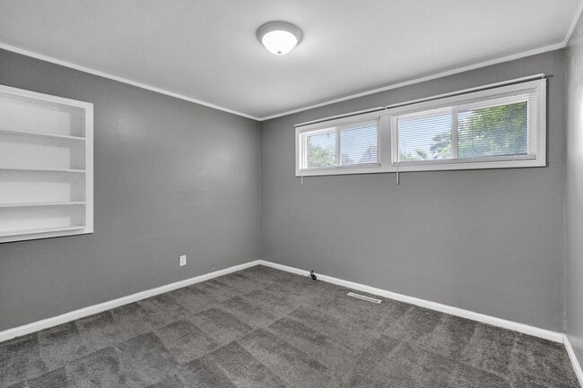 Building Photo - 3 bedroom Northwoods Home