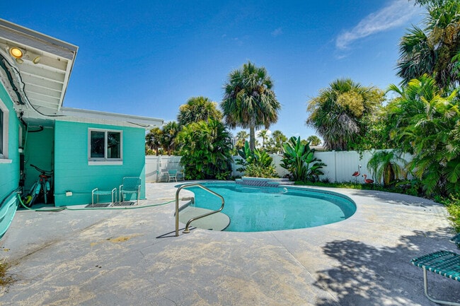 Building Photo - 103 Essex Dr