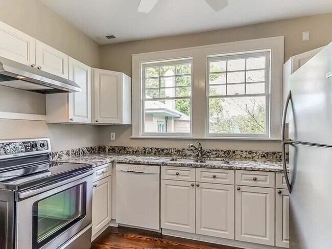 Building Photo - 3 BED | 2 BATH | ARDSLEY PARK | PRIVATE BACK PORCH