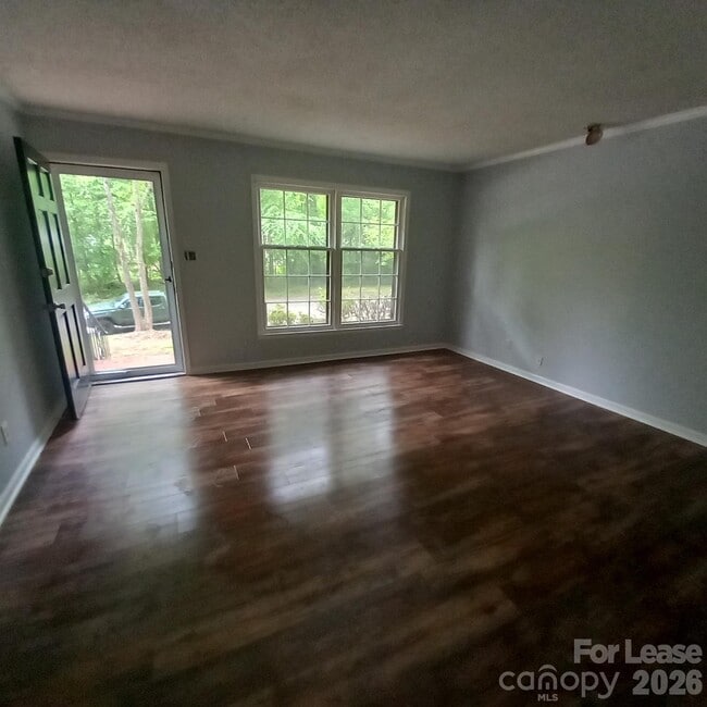 Building Photo - 10417 White Pine Rd