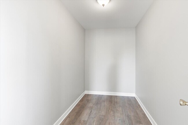 Building Photo - Updated Kenosha 3 Bedroom 2.5 Bath