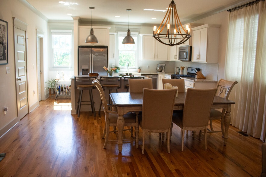 Building Photo - 204 Burns Ave