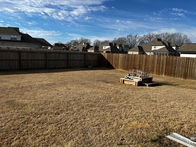 Building Photo - Custom Built home in a quiet subdivision