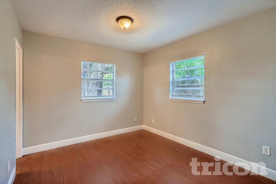 Building Photo - 322 Notre Dame Dr