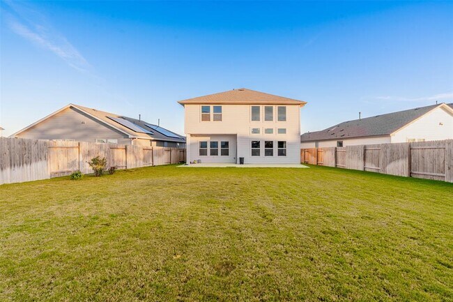 Building Photo - 204 Greenway Dr